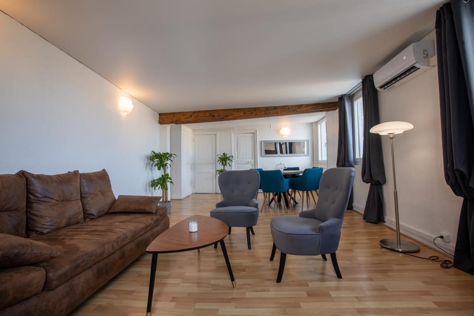 Living room, Dining area