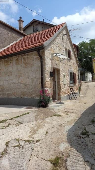 APARTMAN NIKI, Medov Dolac - Lovreć Apartment in Split-Dalmatia County