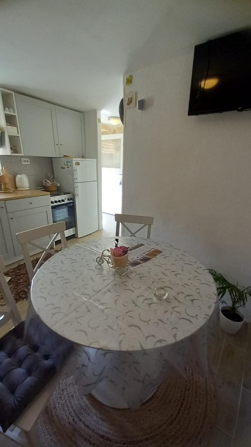 APARTMAN NIKI, Medov Dolac - Lovreć Apartment in Split-Dalmatia County