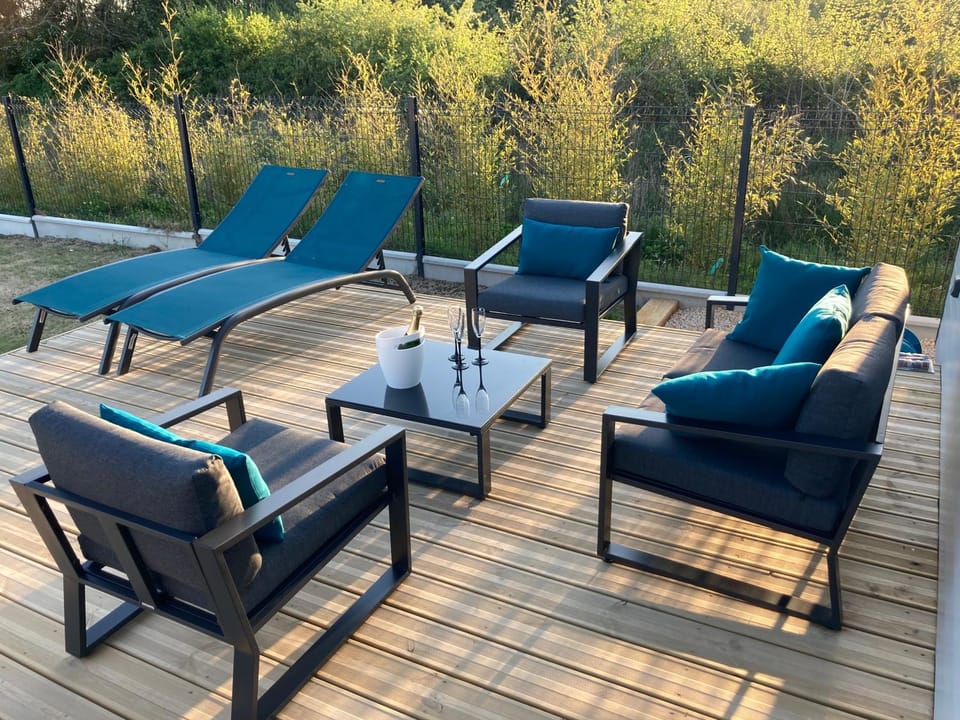 Patio, sunbed