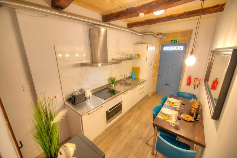 Romantic and historical maisonette in the center of Valletta MBAL1-1 House in Valletta