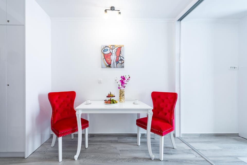 Seating area, Dining area