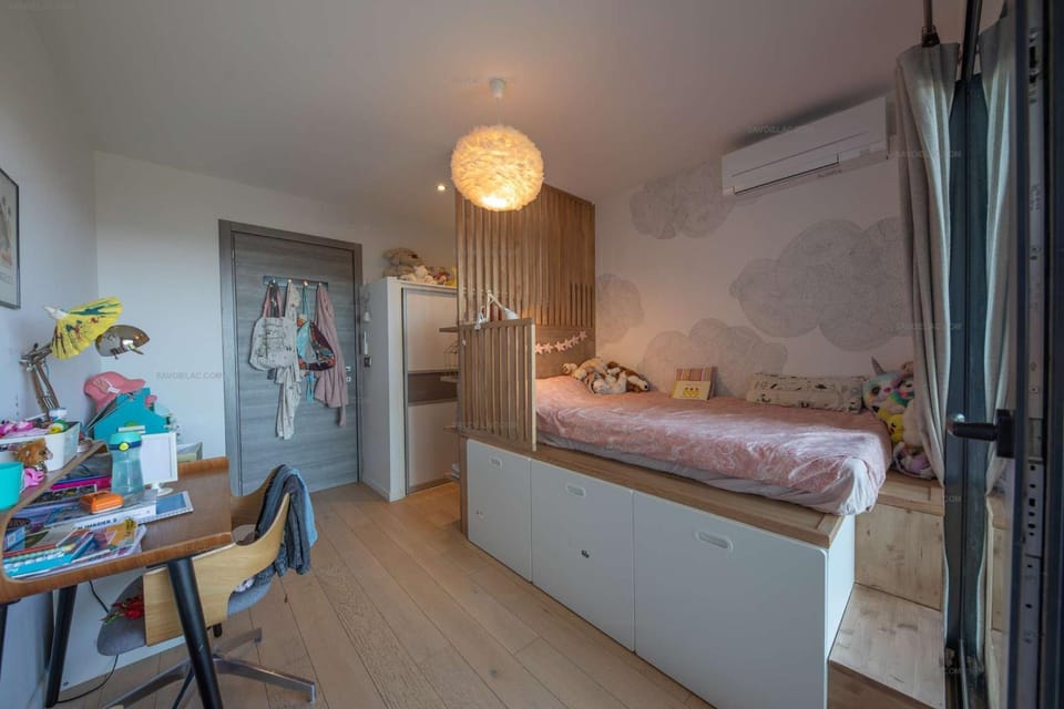 Bed, Photo of the whole room, Bedroom, wardrobe, air conditioner