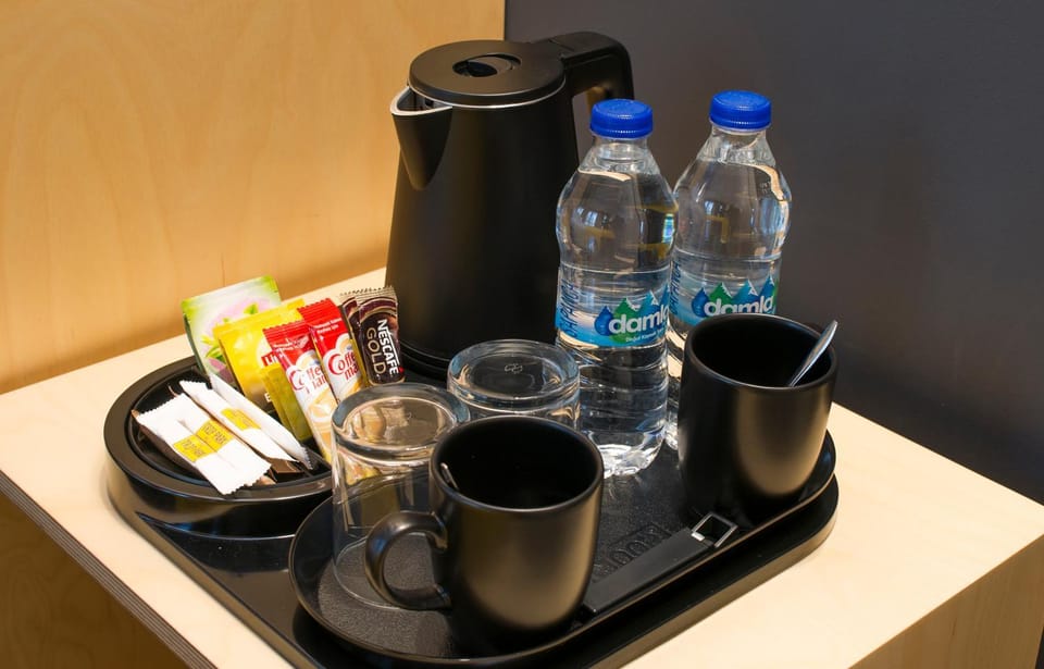 Coffee/tea facilities, Food and drinks, Food, Drinks