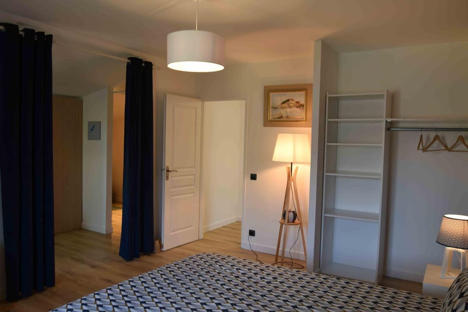 Bed, Photo of the whole room, Bedroom, wardrobe