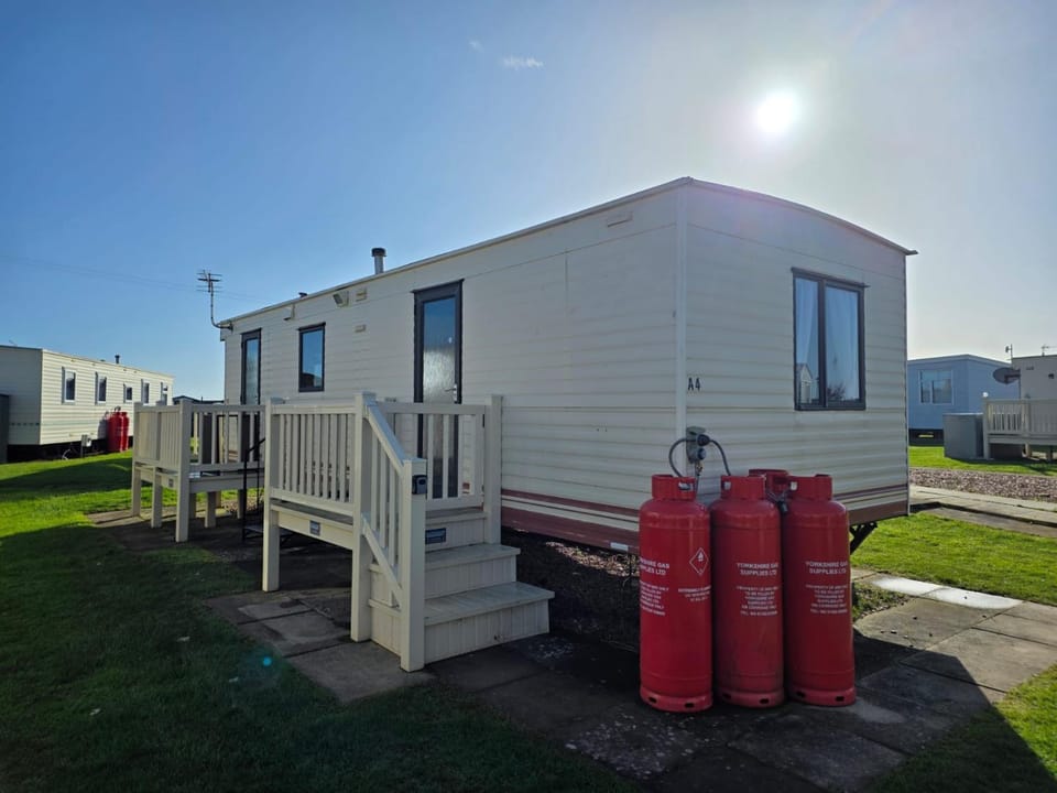 Pet Friendly A4 THE CHASE 6 Berth Caravan With Decking Apartment in Ingoldmells