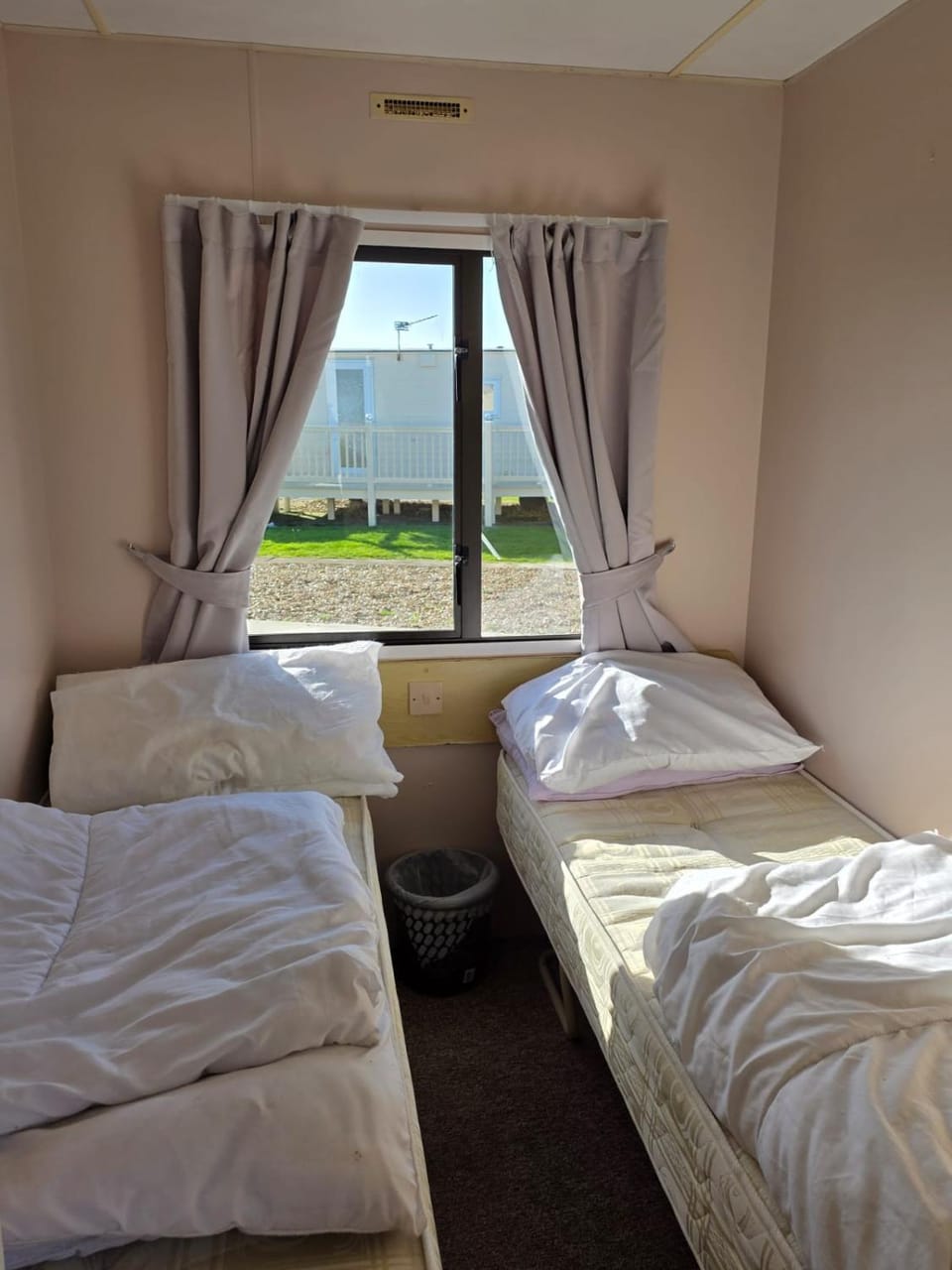 Pet Friendly A4 THE CHASE 6 Berth Caravan With Decking Apartment in Ingoldmells
