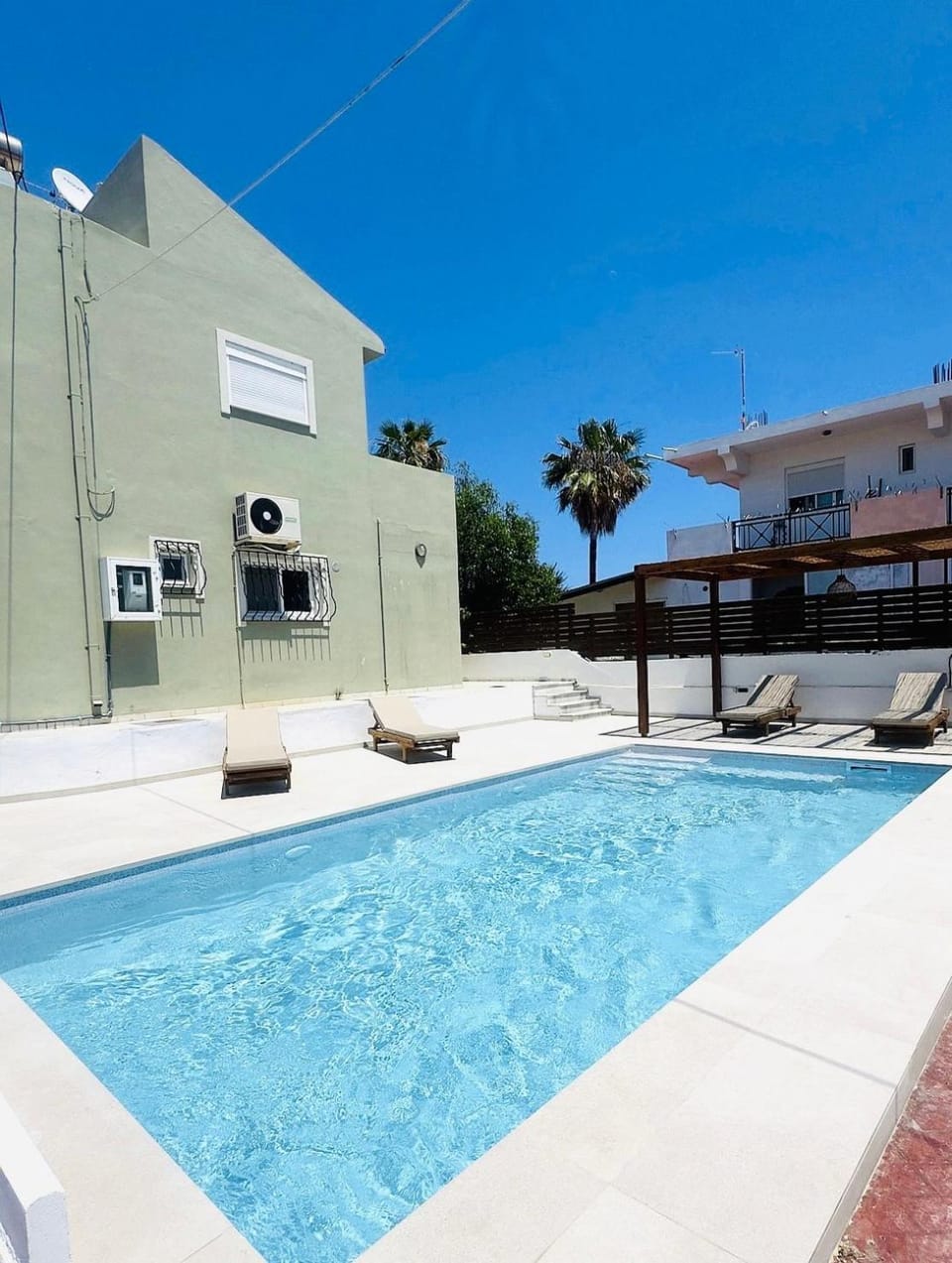 Pool view, Swimming pool, sunbed