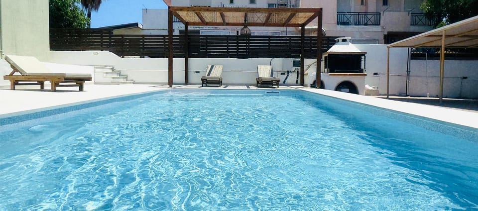 Swimming pool, sunbed