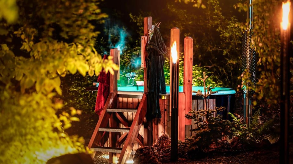 Hot Tub, Swimming pool