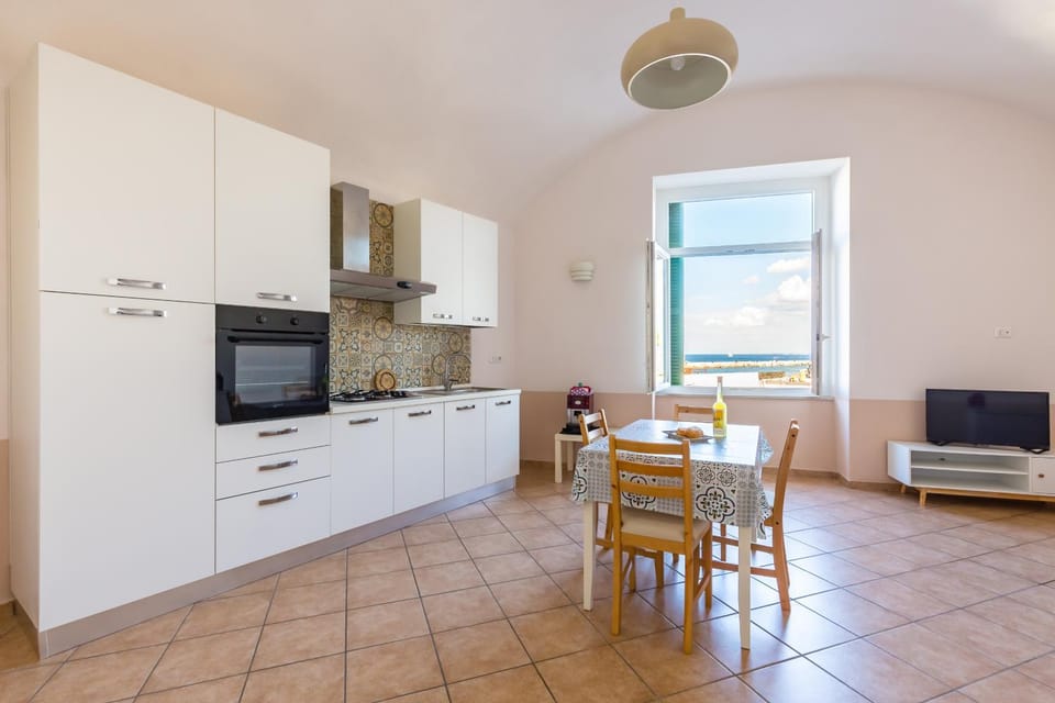 Kitchen or kitchenette, kitchen