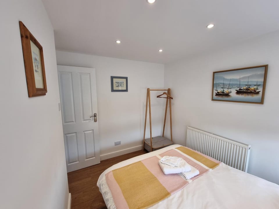 28 ExcellentStays - Heathrow - 5 Bedroom House Apartment in London Borough of Hillingdon