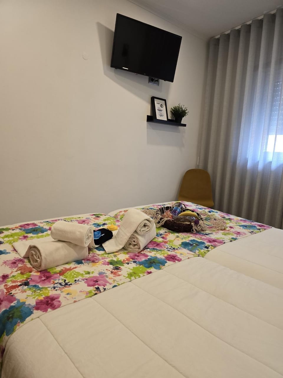 Bed, TV and multimedia, Photo of the whole room, hair dryier, towels, wardrobe, air conditioner