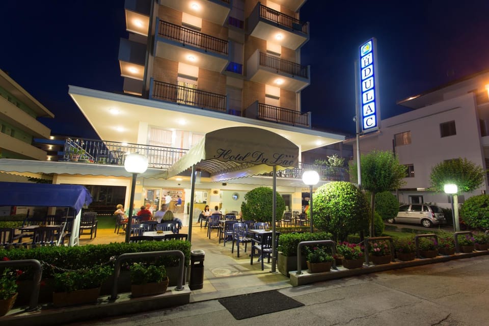 Facade/entrance, Night, Garden, Balcony/Terrace