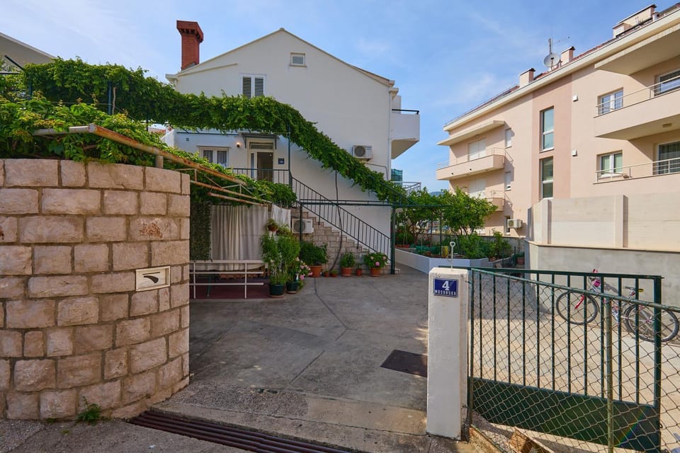 Property building, Facade/entrance