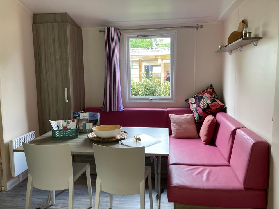 Seating area, Dining area