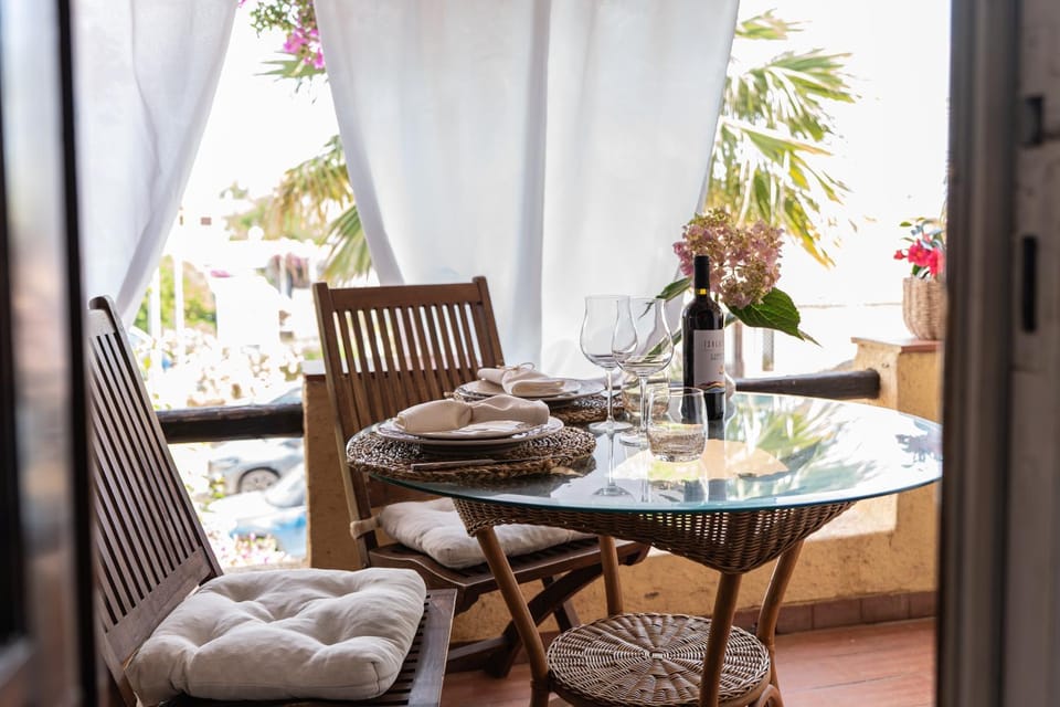 View (from property/room), Balcony/Terrace, Dining area