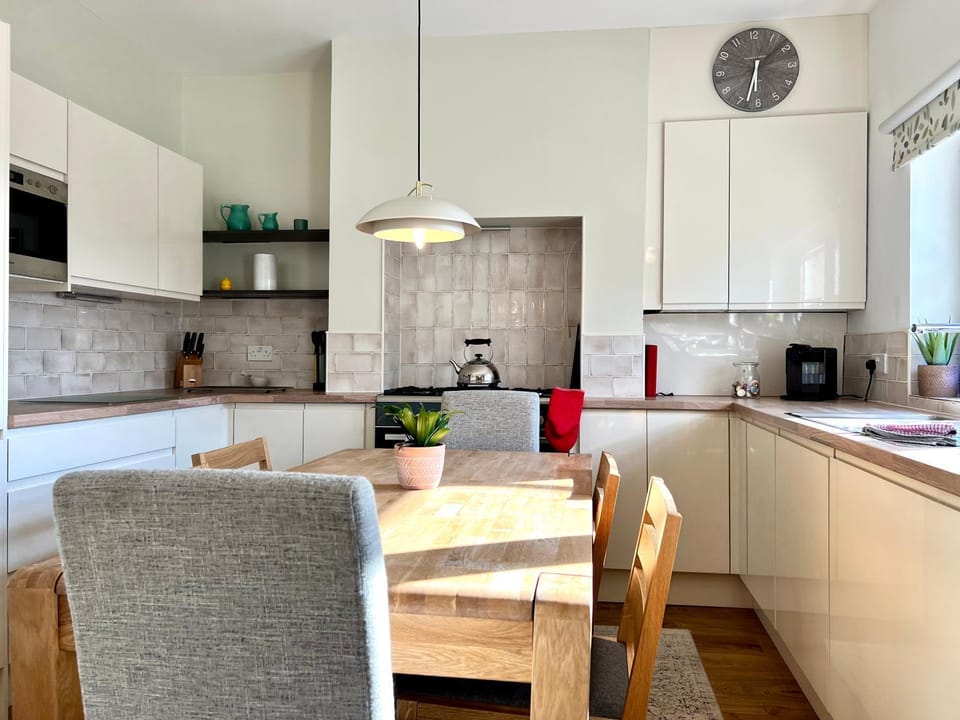 Dining area, kitchen