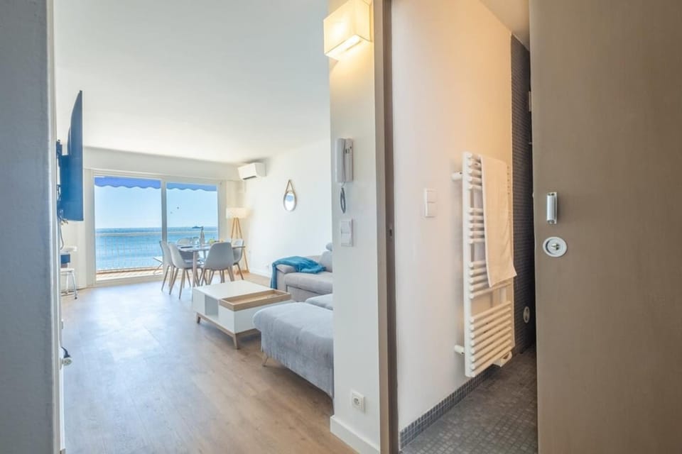 Living room, Sea view