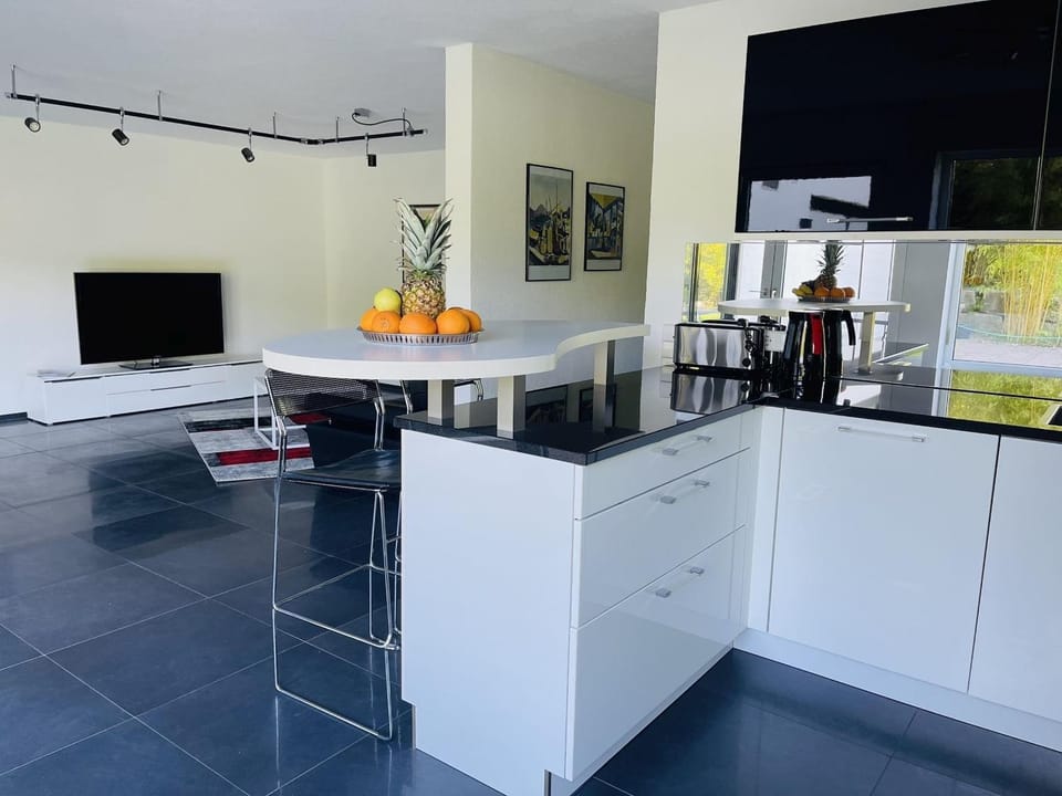 Kitchen or kitchenette, Living room