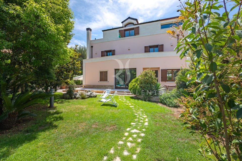 Property building, Garden