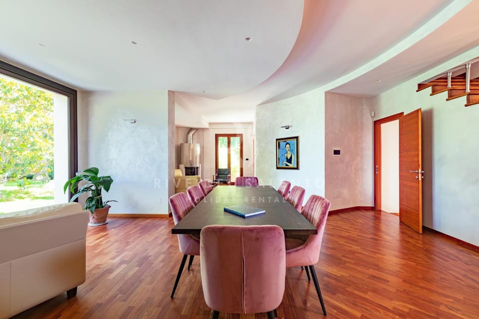 Seating area, Dining area