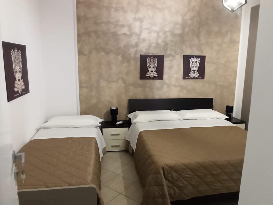 CASA VIA ALVARO Bed and Breakfast in Roccella Ionica