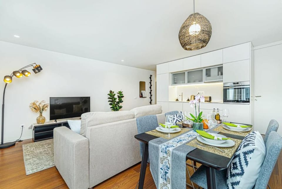 TV and multimedia, Kitchen or kitchenette, Living room, Dining area