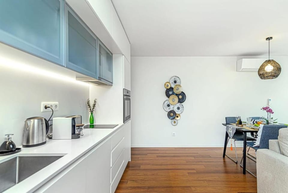 Coffee/tea facilities, Kitchen or kitchenette, Dining area, toaster