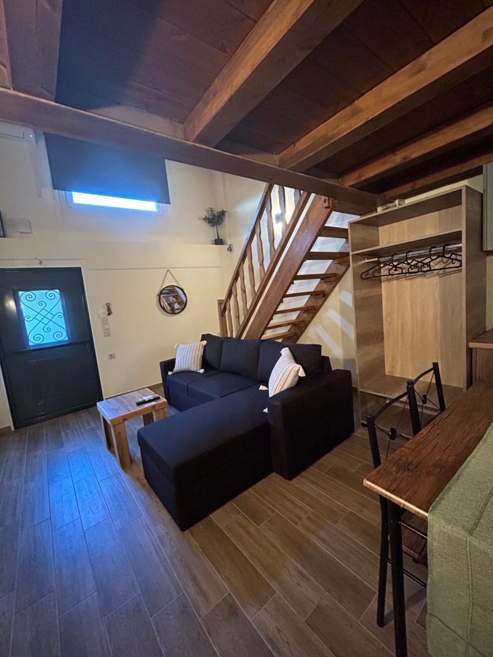 Bed, TV and multimedia, Living room, Seating area, Bedroom