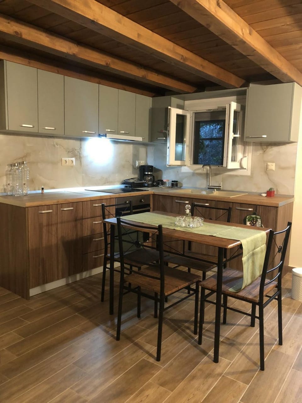 View (from property/room), Kitchen or kitchenette, Dining area, pet friendly, stove