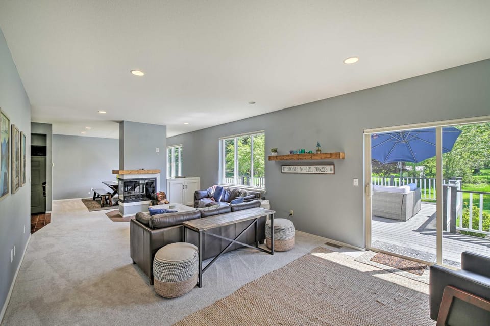 Riverside North Bend Oasis Stunning Mountain View House in North Bend