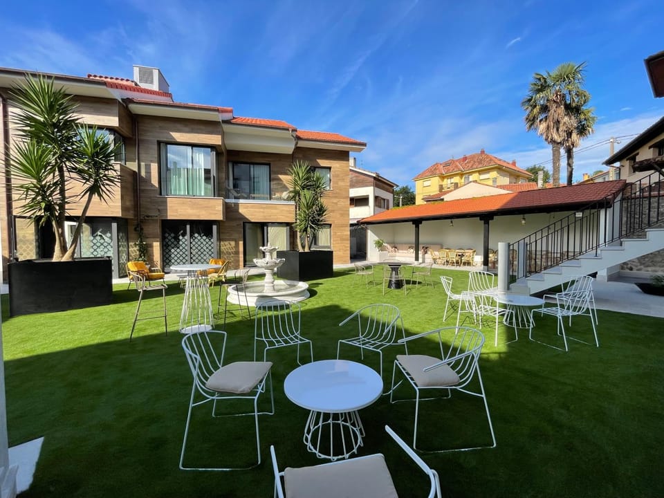 Property building, Garden, Internal: Not applicable to any particular room