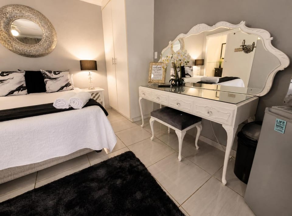 Zhantique Guest House 1- Unit 1 Apartment in Gauteng