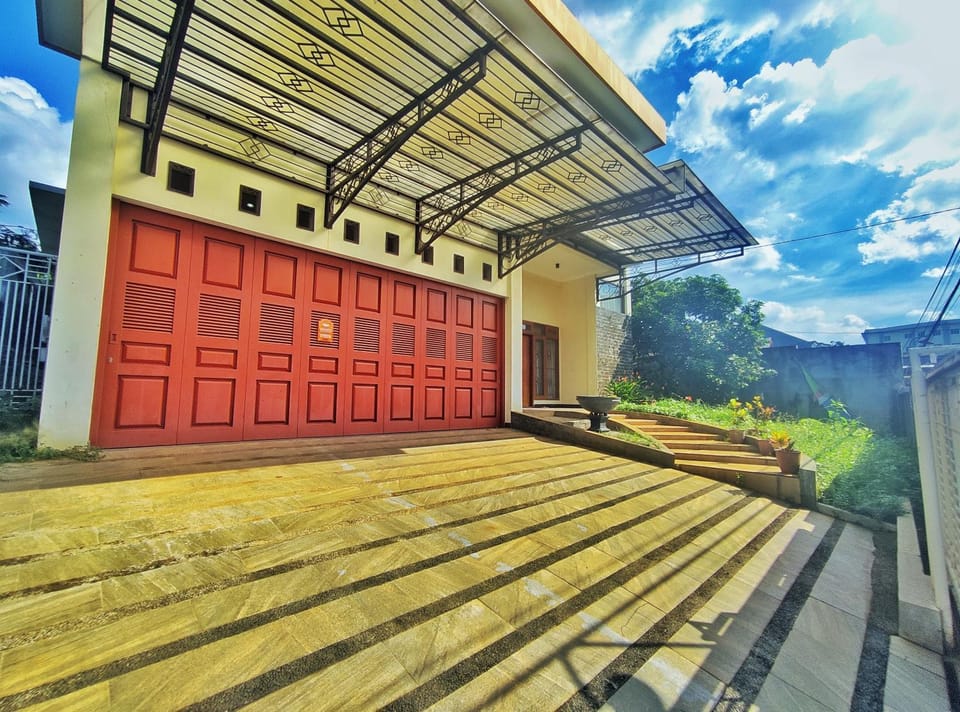 Homestay Parikesit Rent Full House House in Indonesia