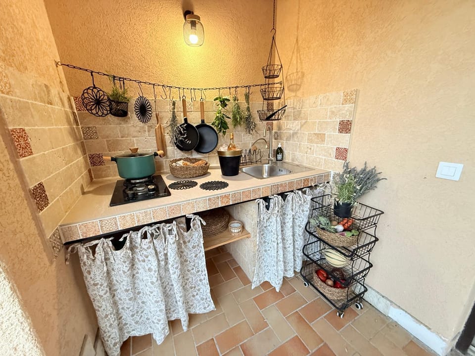 Kitchen or kitchenette