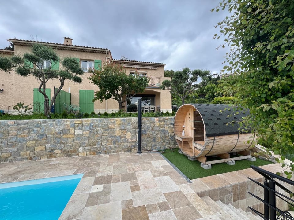 Property building, Swimming pool