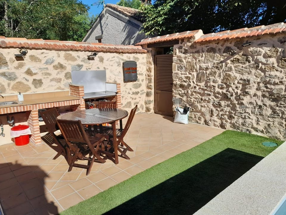 Patio, BBQ facilities
