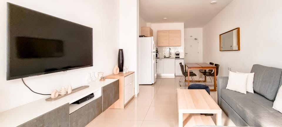 Living room, Seating area, Dining area, air conditioner, air conditioner
