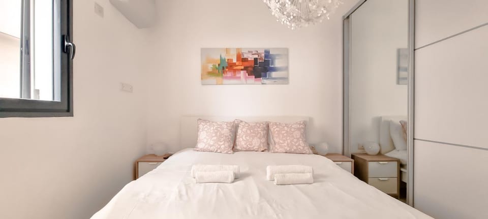 Bed, Photo of the whole room, Bedroom, towels, air conditioner, air conditioner