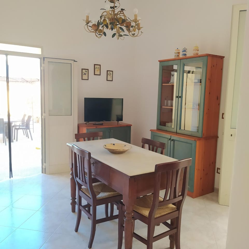 Communal lounge/ TV room, Dining area