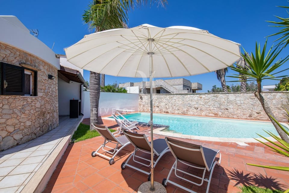 Pool view, Swimming pool, sunbed