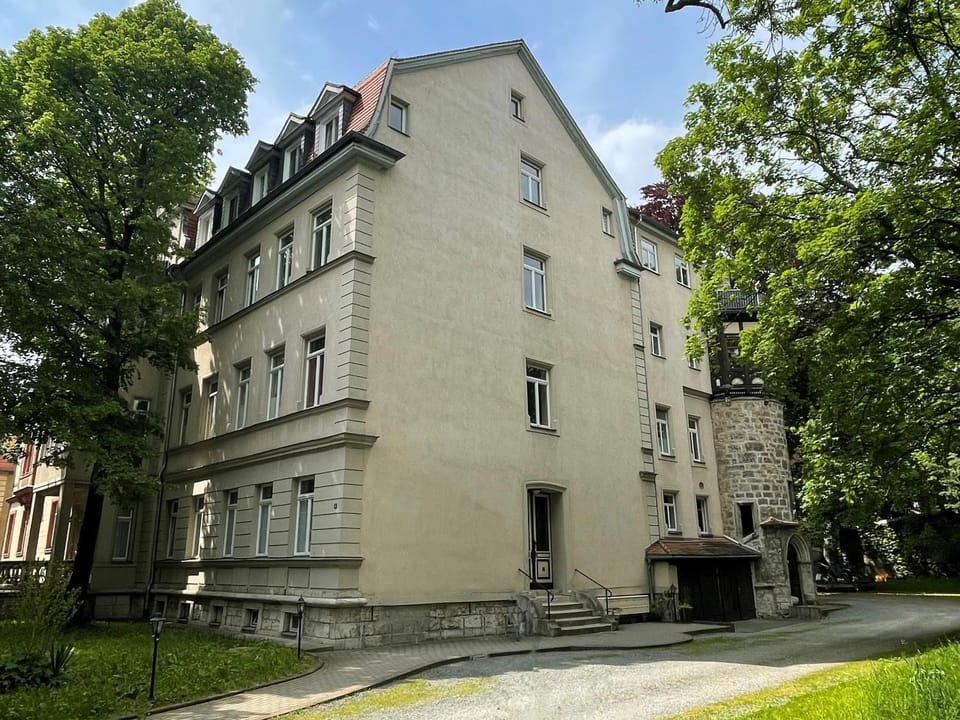 Property building, Garden view, Parking