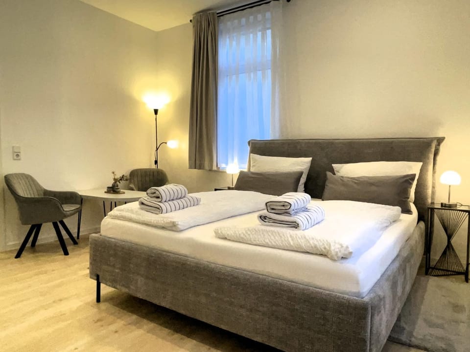 Bed, Seating area, Bedroom