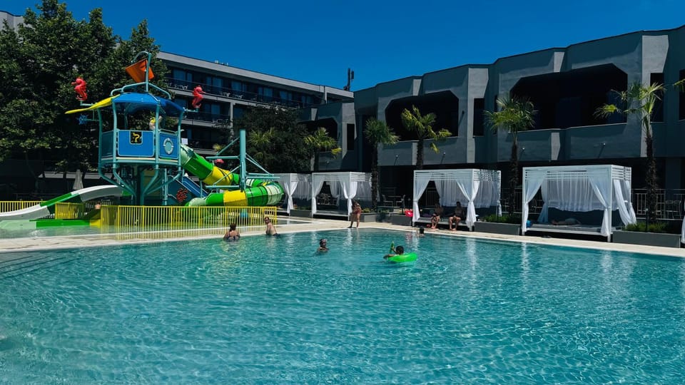 Aqua park, Swimming pool