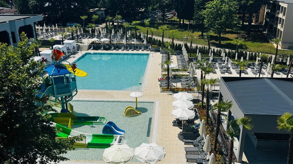 Day, Aqua park, Garden view, Pool view, Swimming pool, sunbed
