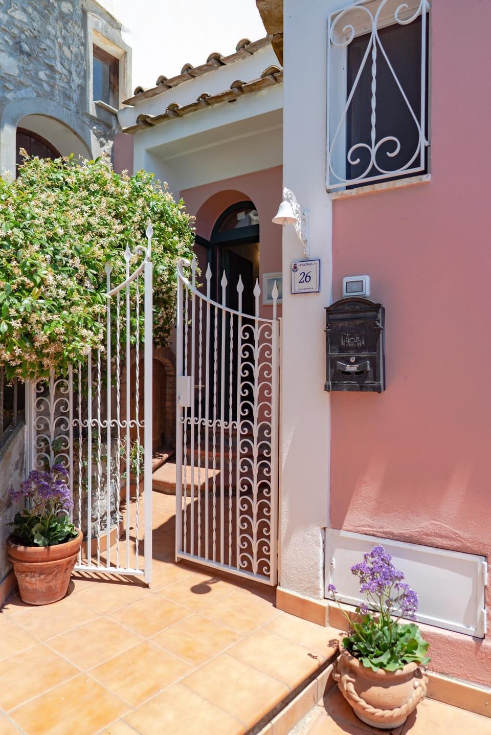 Facade/entrance
