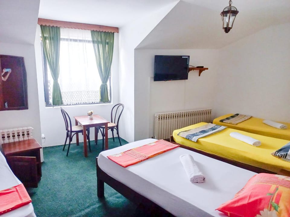 TV and multimedia, Photo of the whole room, Seating area, Bedroom