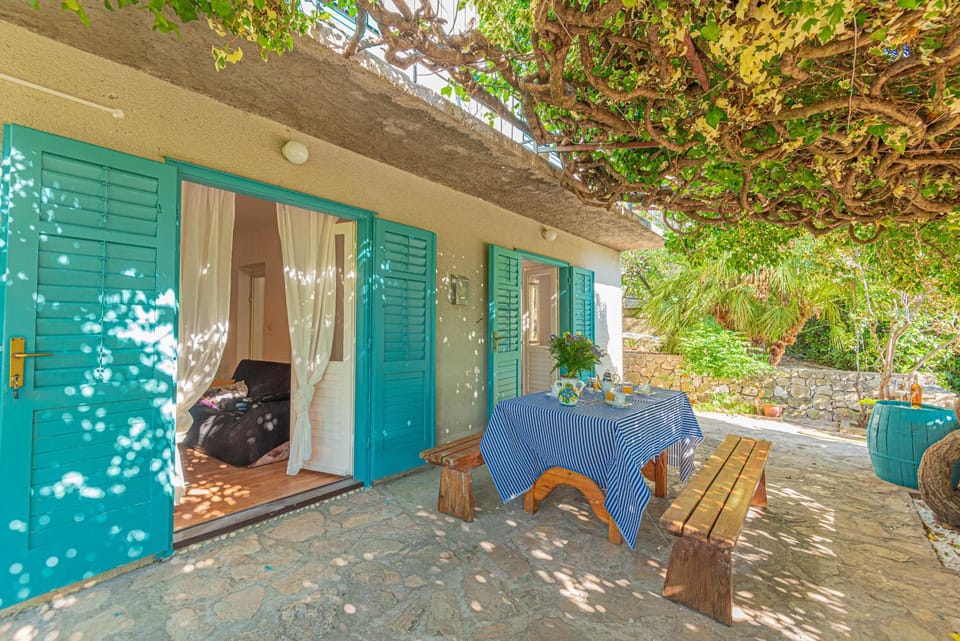 Patio, Facade/entrance