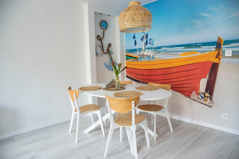 Living room, Decorative detail, Seating area, Dining area